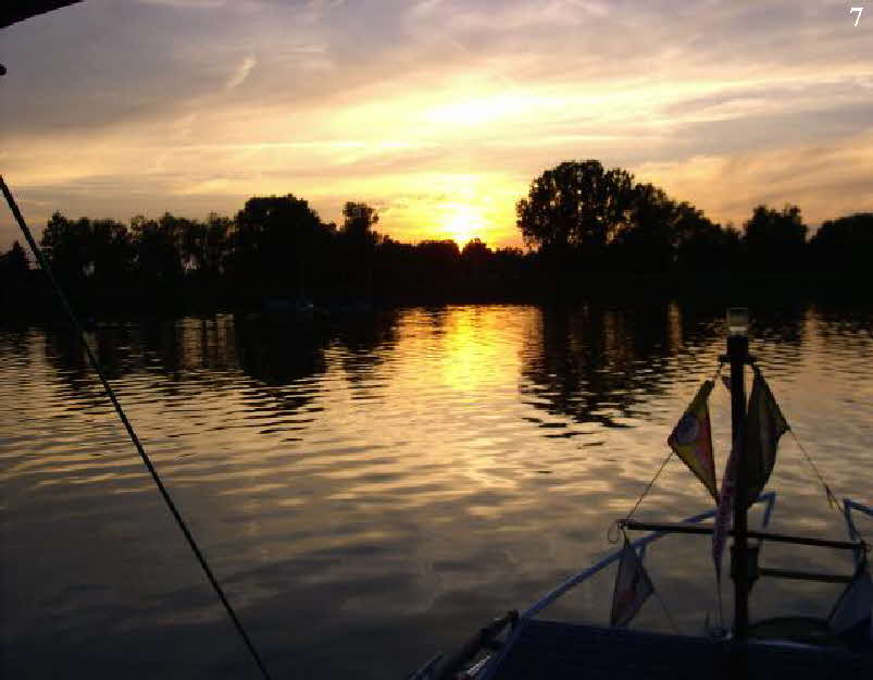 Abendsonne über dem Fluß Abendsonne über dem Fluß